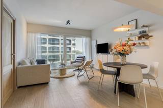 In de residentie Windekind te De Panne, op enkele stappen van zee en het natuurreservaat vinden we dit vernieuwde appartement te koop. Het appartement werd volledig gerenoveerd in 2025, is volledig instapklaar en wordt gemeubeld verkocht. Ideaal voor eigen gebruik of rendabele vakantieverhuur, waar het nu al succesvol voor wordt gebruikt.INDELING:> Vierde verdieping:- inkomhal;- aangename leefruimte met zetelbed en toegang tot het zongerichte terras;- badkamer met douche, wasmeubel en toilet;- ruime slaapkamer met stapelbed en tweepersoonsbed;- ingerichte keuken voorzien van inductie kookplaat, dampkap, koelkast, combi oven en spoelbak;> Kelder:- Private kelderberging inbegrepen;- Gemeenschappelijke fietsenberging en afvallokaal ;TROEVEN:- conforme elektrische installatie!- elektrische verwarming regelbaar van op afstand;- zeer rustige ligging op enkele meters van de zee;- gemeubelde verkoop.Bent u op zoek naar een instapklaar appartement beschikbaar voor vaste bewoning, ter investering of voor tweede verblijf? Aarzel zeker niet contact op te nemen met ons kantoor Dewaele Koksijde: 058 330 600