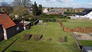 Deze centraal gelegen bouwgrond van 611 m² is gelegen tussen Arendonk en Retie vlakbij alle invalswegen.De bouwgrond is 16 m breed en 38 m diep.De...