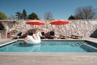 Unieke eigendom te koop in Deerlijk:De eigendomLangs de Kortrijkse Heerweg in Deerlijk bevindt zich deze karaktervolle en veelzijdige eigendom op...