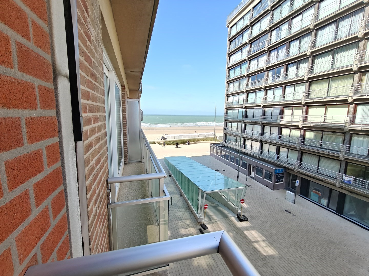 Zeer gezellig ingericht appartement met zijdelings zicht op zee - foto 5