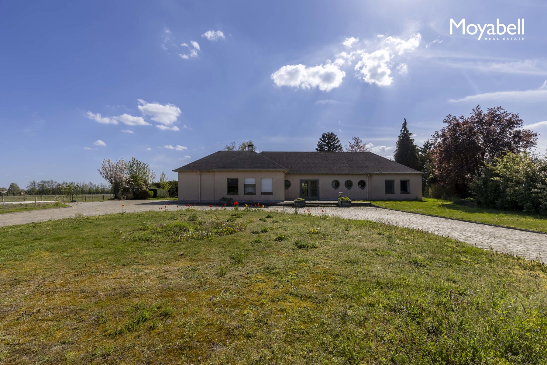 Te renoveren karaktervolle villa op een uitzonderlijk perceel  - foto 4