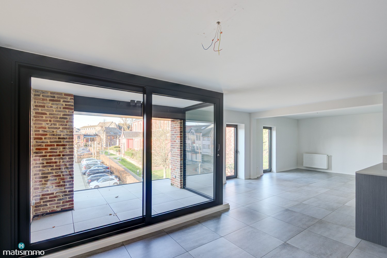 MODERN APPARTEMENT MET 2 SLAAPKAMERS EN OVERDEKT TERRAS IN HET CENTRUM VAN HOESELT - foto 3