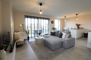 Lichtrijk en zuinig appartement met twee slaapkamers te huur nabij centrum Rumbeke langs de Oude Oekensestraat.Dit appartement beschikt over alle...