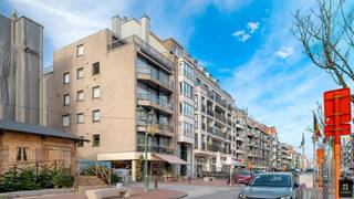 Situé au cœur du centre commercial de Knokke, à distance de marche de la mer et de la plage, cet appartement économe en énergie et prêt à...
