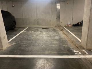 Wezembeek-Oppem - In een gebouwencomplex gelegen in het nieuwe centrum van Wezembeek-Oppem, ondergrondse parkeerplaats met een diepte van +/-4m en...