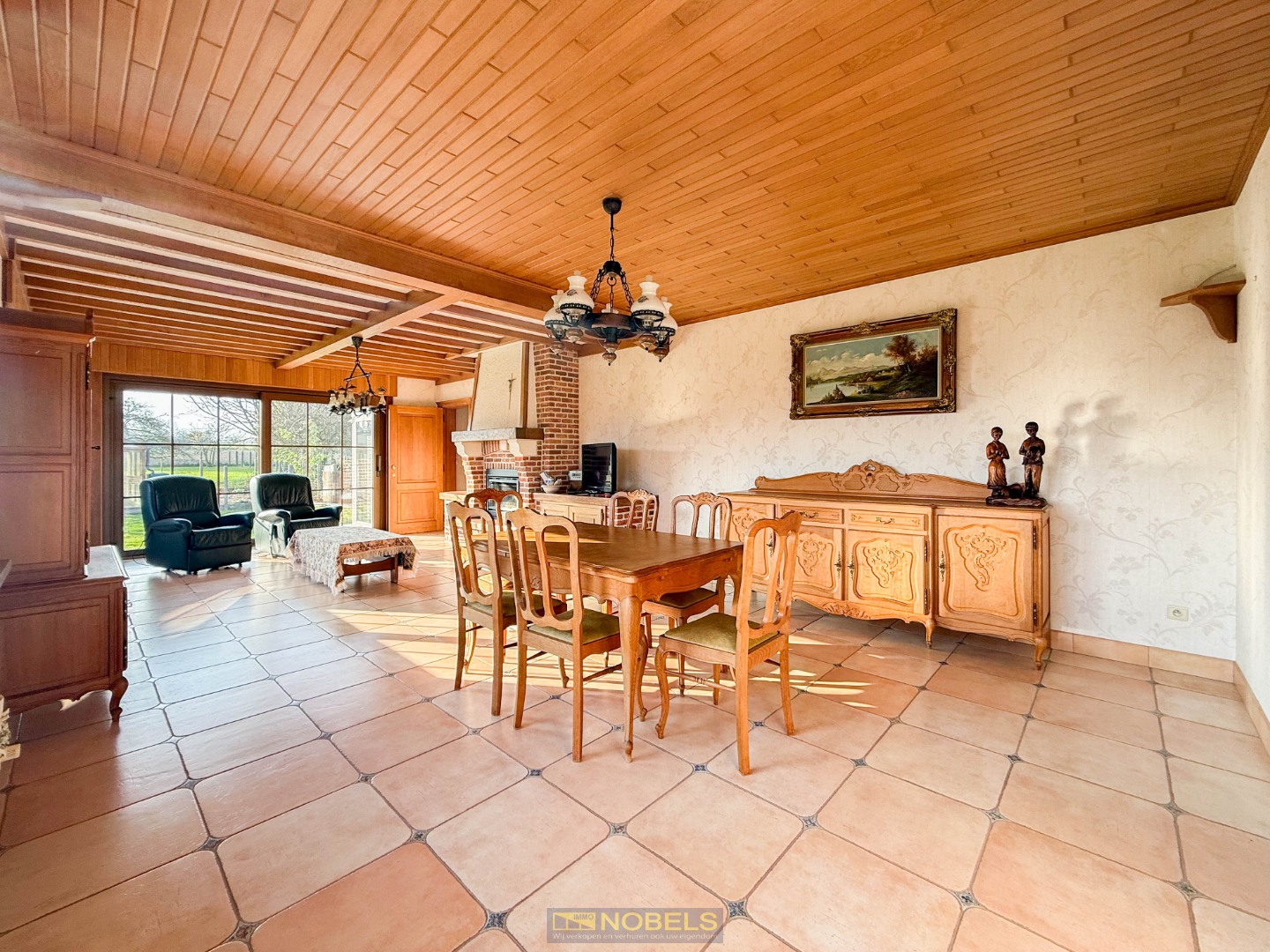 Te koop, grote villawoning met volledige onderkeldering en tuin op 1.327m² - foto 4