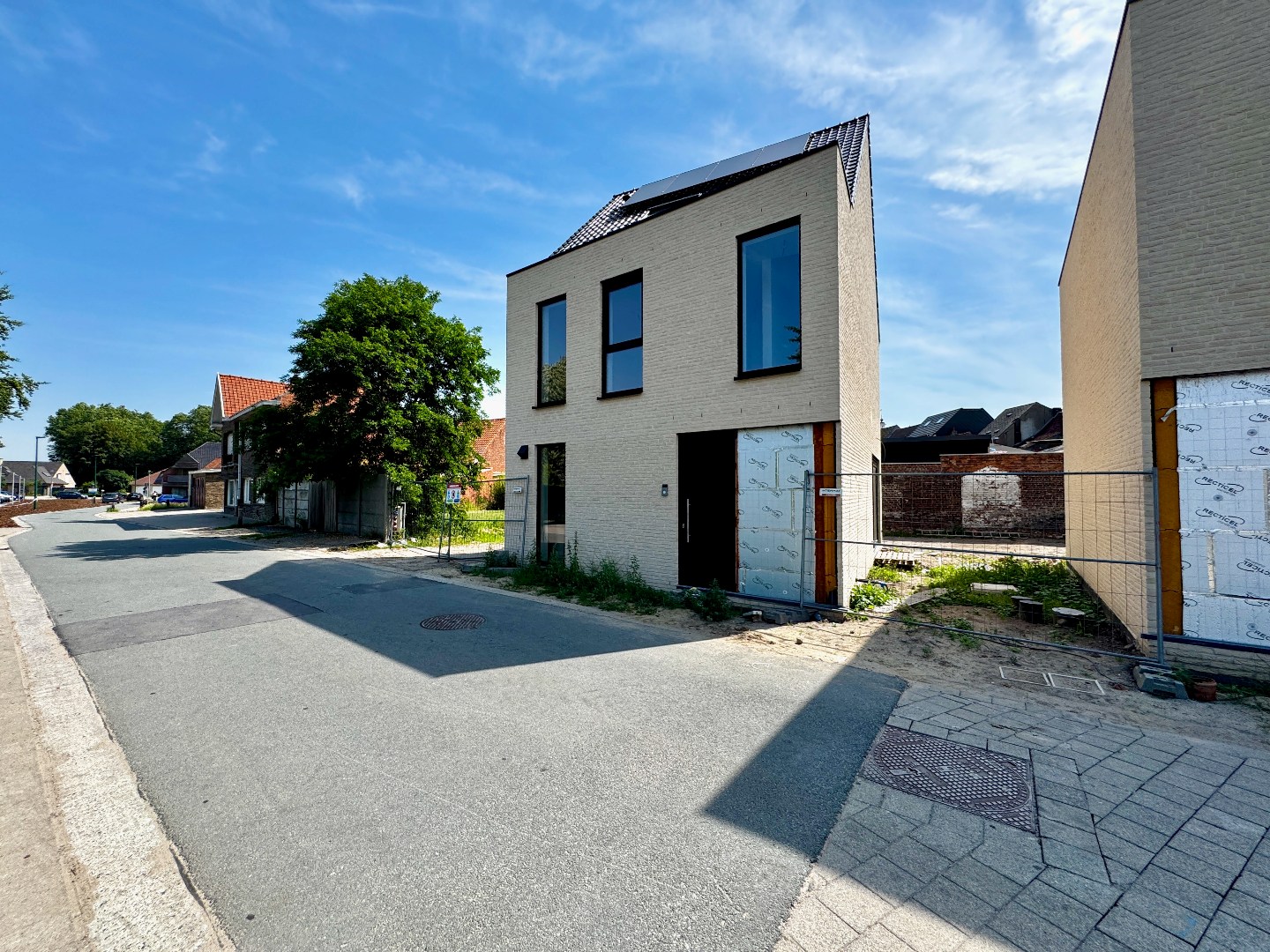 Moderne gezinswoning met 4 slaapkamers en tuin - foto 1