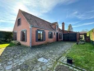 Charmante fermette op een mooi perceel van 963 m² in een aangename omgeving te Zulte.Deze open bebouwing in de Warandestraat combineert ruimte,...