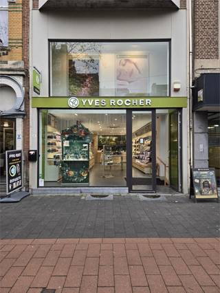 Handelsgebouw te huur in hartje Mortsel!Volledig gebouw – ideaal voor commerciële activiteiten.Dit handelspand in het hart van Mortsel biedt een...