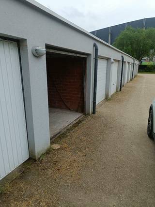 Garage te koop in Mechelen.<br />Toegang via poort appartementsgebouw.<br />Afmetingen = 2,50m x 5,70m