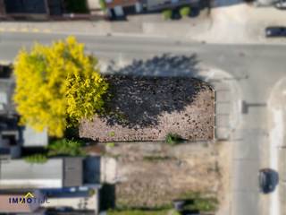 Dit perceel van ongeveer 275 m² is bijzonder geschikt voor het bouwen van een halfopen woning. Met een straatbreedte van circa 8 meter en...