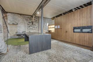 This spacious building of approximately 328 m² is located along the Bossuit-Kortrijk canal. It has a tough, industrial look with high ceilings and large windows that provide lots of light.The building is flexible in use: ideal as an office, studio or for living. The open spaces offer many options to arrange it the way you want.Advantages:- approx. 328 m² of space- Industrial style- Lots of light- Canal view- Suitable as an office or home- Easily accessible (R8 - E17)This building may be subject to the renovation obligation imposed by the Flemish government for non-residential buildings. For more information, please visit the website of the Flemish Energy and Climate Agency at https://www.energiesparen.be/nr/renovatieverplichting.Are you looking for a special place to work or live? Do not hesitate to contact us on 056 21 11 11.