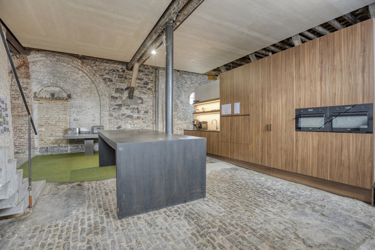 Unique office of approximately 330 m² for sale in Kortrijk - photo 3