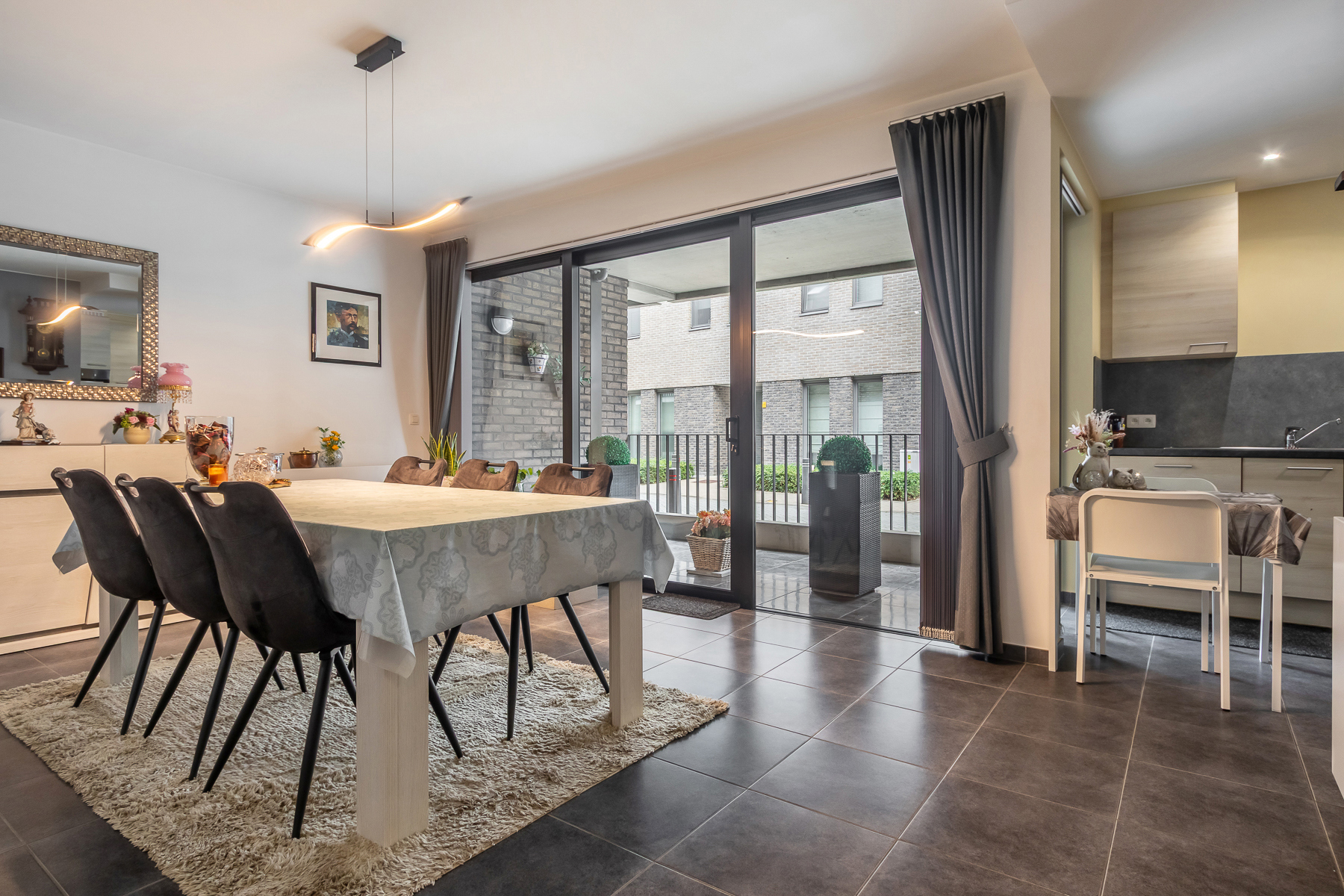 Gelijkvloersappartement met 2 slaapkamers en autostaanplaats - foto 4