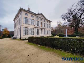 Magnifiek geklasseerd kasteel op een parkdomein van ca. 15 hectare. Het parkdomein omvat een kasteel met diverse  parkeermogelijkheden, een...