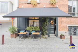 In het bruisende centrum van Aalst vindt u deze unieke en karaktervolle woning met tal van mogelijkheden.Op het gelijkvloers bevindt zich een...