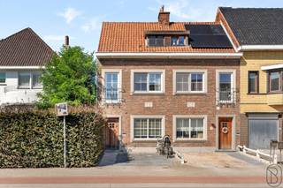 BEZOEKMOMENT zaterdag 13/12, van 9u30 tot 11u30!Deze charmante woning werd volledig en smaakvol gerenoveerd. Gelegen op wandelafstand van het...