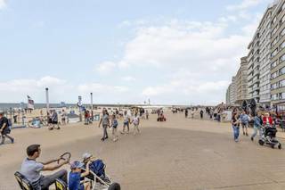 Dit appartement is gelegen in een autovrije straat nabij de Albert-I‑promenade en het strand van Oostende.Indeling appartement:* inkom* toilet*...