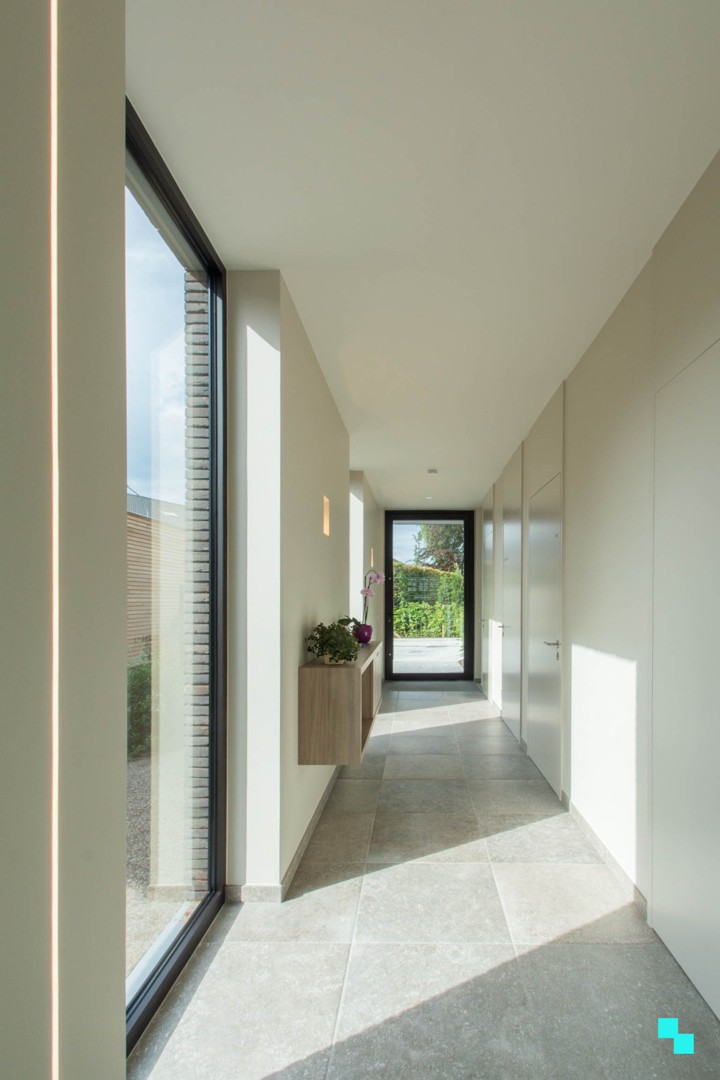 Moderne praktijkruimte met twee private parkeerplaatsen - foto 3