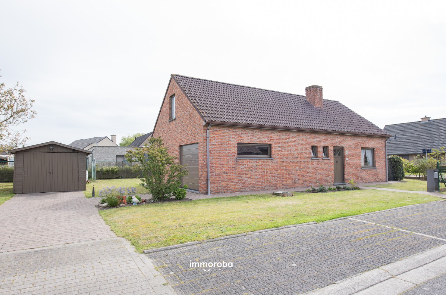 TE KOOP: alleenstaande woning in een rustige woonwijk te Desselgem. - foto 2