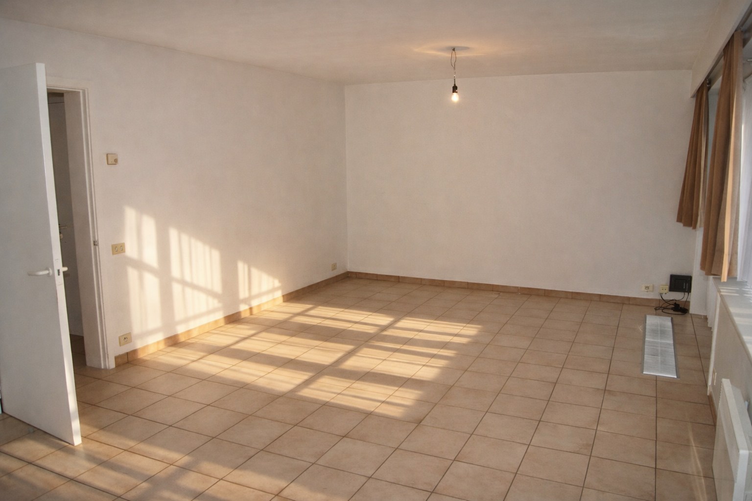 Ruim 2-slp appartement met zonnig terrasje, centrum Torhout - foto 3