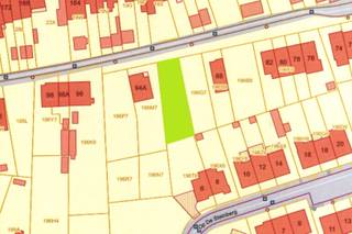 Ce terrain à bâtir est situé à la Herenweg à Tongres, une rue calme et sans issue avec plusieurs nouvelles constructions à courte distance du centre-ville.<br /><br />Les règles de construction comprennent notamment :<br />x construction semi-ouverte ;<br />x profondeur de construction au rez-de-chaussée maximale de 15m ;<br />x profondeur de construction à l'étage maximale de 12 mètres ;<br />x 2 étages ;<br />x largeur de façade de 8,50m ;<br />x zone de construction libre d'au moins 3 mètres de la limite de la parcelle.<br /><br />Le jardin est entièrement orienté au sud.<br /><br />Il n'y a pas d'obligation de construire.<br /><br />Pour plus d'informations, veuillez prendre rendez-vous par téléphone au numéro 012 23 00 23 ou envoyer vos questions par e-mail à roland@immo-leroi.be.
