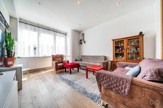 Schaarbeek, ideaal gelegen in de gegeerde Bloemenwijk, bevindt dit lichte appartement van ongeveer 110 m² zich op de eerste verdieping van een...