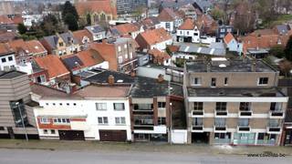 Projectgrond bestaande uit een te renoveren woonst, instapklare kantoorruimte (54m²) en building met 2 appartementen (110m²) en handelsruimte...