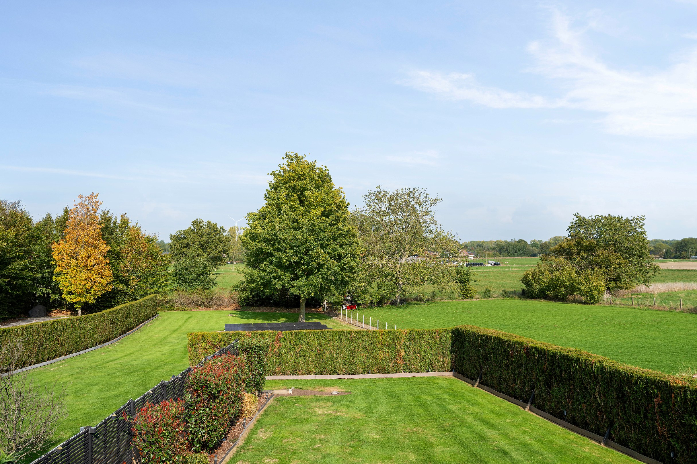 Stijlvol gerenoveerde villa op een royaal perceel van 3.299 m² - foto 3