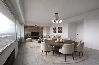 Renovated flat on the 9th floor of the Riverside Tower residence with lovely views and fantastic natural light. The kitchen is separate from...