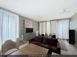 <p> UCCLE: In de wijk Fort-Jaco en vlak bij alle voorzieningen, ruim appartement met 1 slaapkamer van ±81 m², gelegen op de 3e verdieping met lift. Het appartement is als volgt ingedeeld: inkomhal, toilet, woonkamer van ±30 m², ingerichte keuken (oven, kookplaten, afzuigkap, koelkast, diepvriezer en vaatwasser), wasruimte, terras van ±8 m² op het zuidwesten, slaapkamer van ±10 m² met aangrenzende doucheruimte en een terras van ±10 m² op het zuidwesten, en kelder nr. 1. Kosten: Vastgoedkosten van 130 €/maand, inclusief gemeenschappelijke kosten. EPC D-. Beschikbaar vanaf 01/09/2026.</p>
<p></p>
<p><u>Op de 3e verdieping, bereikbaar met de lift:</u></p>
<p> </p>
<p>- Entreehal</p>
<p>- Toilet</p>
<p>- Woonkamer ±30 m²</p>
<p>- Ingerichte keuken (oven, kookplaten, afzuigkap, koelkast, vriezer en vaatwasser)</p>
<p>- Wasruimte</p>
<p>- Terras van ±8 m² op het zuidwesten</p>
<p>- Slaapkamer van ±10 m² met aangrenzende badkamer en een terras van ±10 m² op het zuidwesten</p>