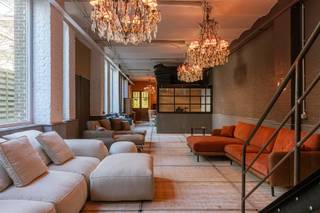 Fantastisch pand met tal van mogelijkheden!In de Wantestraat, een rustige straat te Assebroek, vinden we dit multifunctioneel pand met heel...