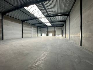 Nieuwbouw KMO-unit met een oppervlakte van 539 m² op een perceel van 629 m² te koop. De loods maakt deel uit van de gloednieuwe ontwikkeling...