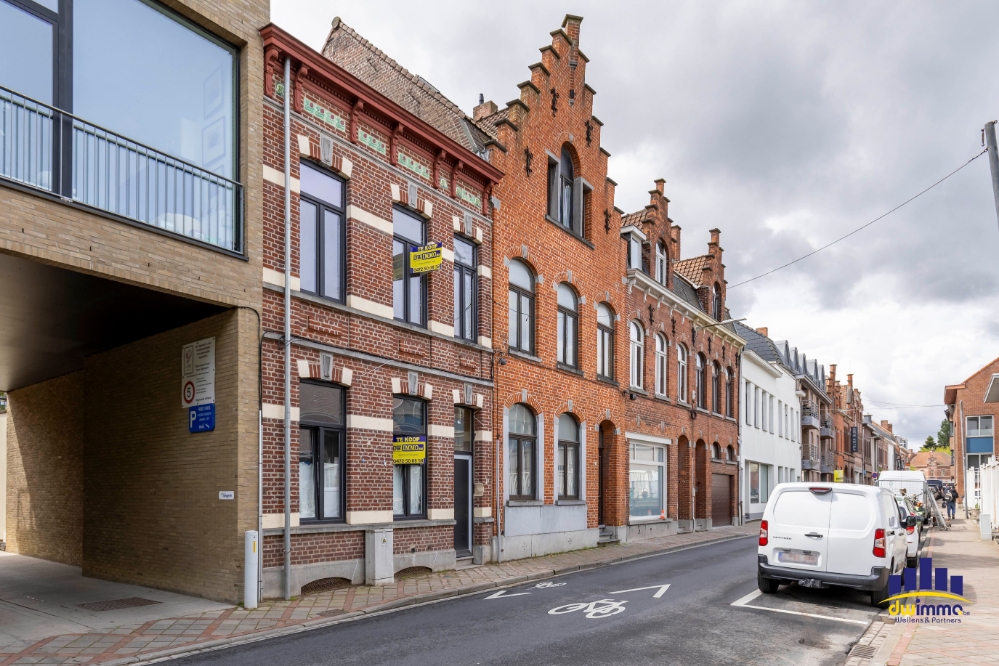 Te koop – stijlvolle herenwoning in renovatie op topligging in Izegem - photo 2