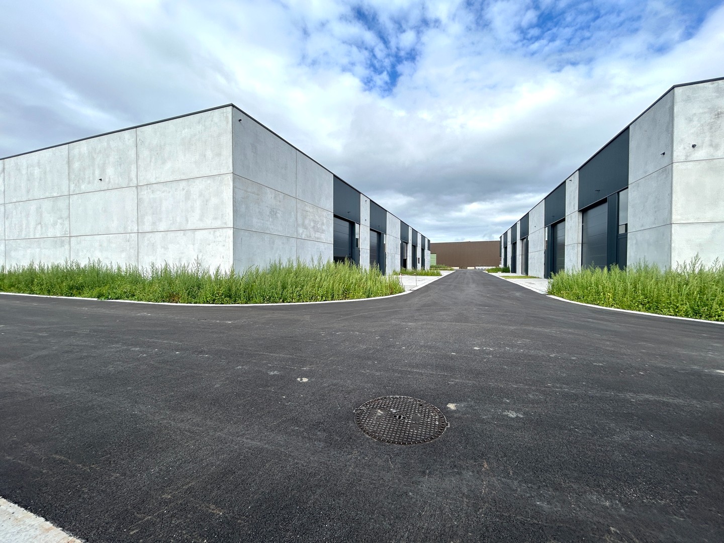 UItzonderlijke voorwaarden, uitstekend gelegen nieuwbouw KMO-unit te Pittem! - foto 2