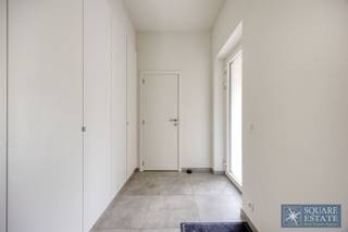 Square Estate presenteert u dit prachtige duplex-appartement in een recent appartementencomplex.Het appartement is als volgt ingedeeld: op het...