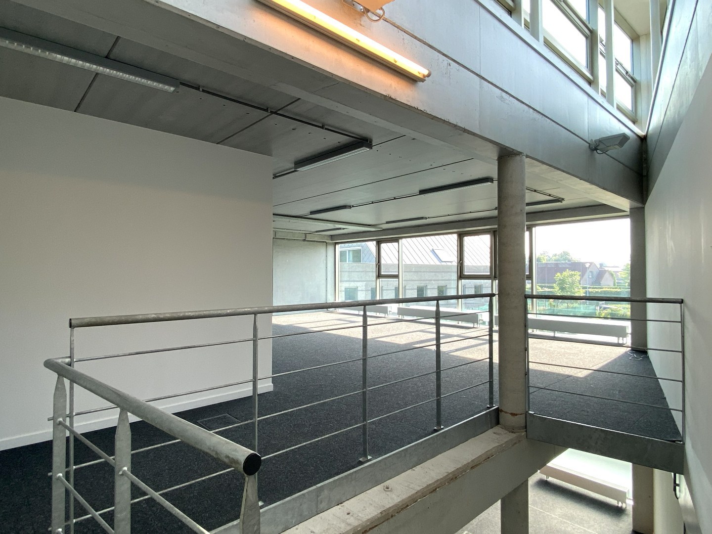 INSTAPKLARE KANTOORRUIMTE OP BOVENVERDIEPING (325m²) OP TOPLOCATIE - foto 3