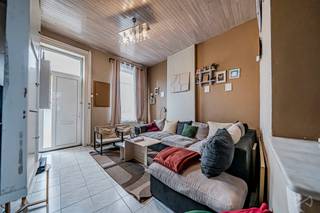 Contact : Mattia Di Pisa - 0484/64.96.68 - mattia.dipisa@weinvest.beWe Invest Charleroi vous présente cette maison située à Dampremy, proposée à la...