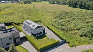 Deze uitzonderlijke designvilla, ontworpen door de gerenommeerde architecten Drieskens & Dubois, vormt een harmonieuze symbiose tussen...