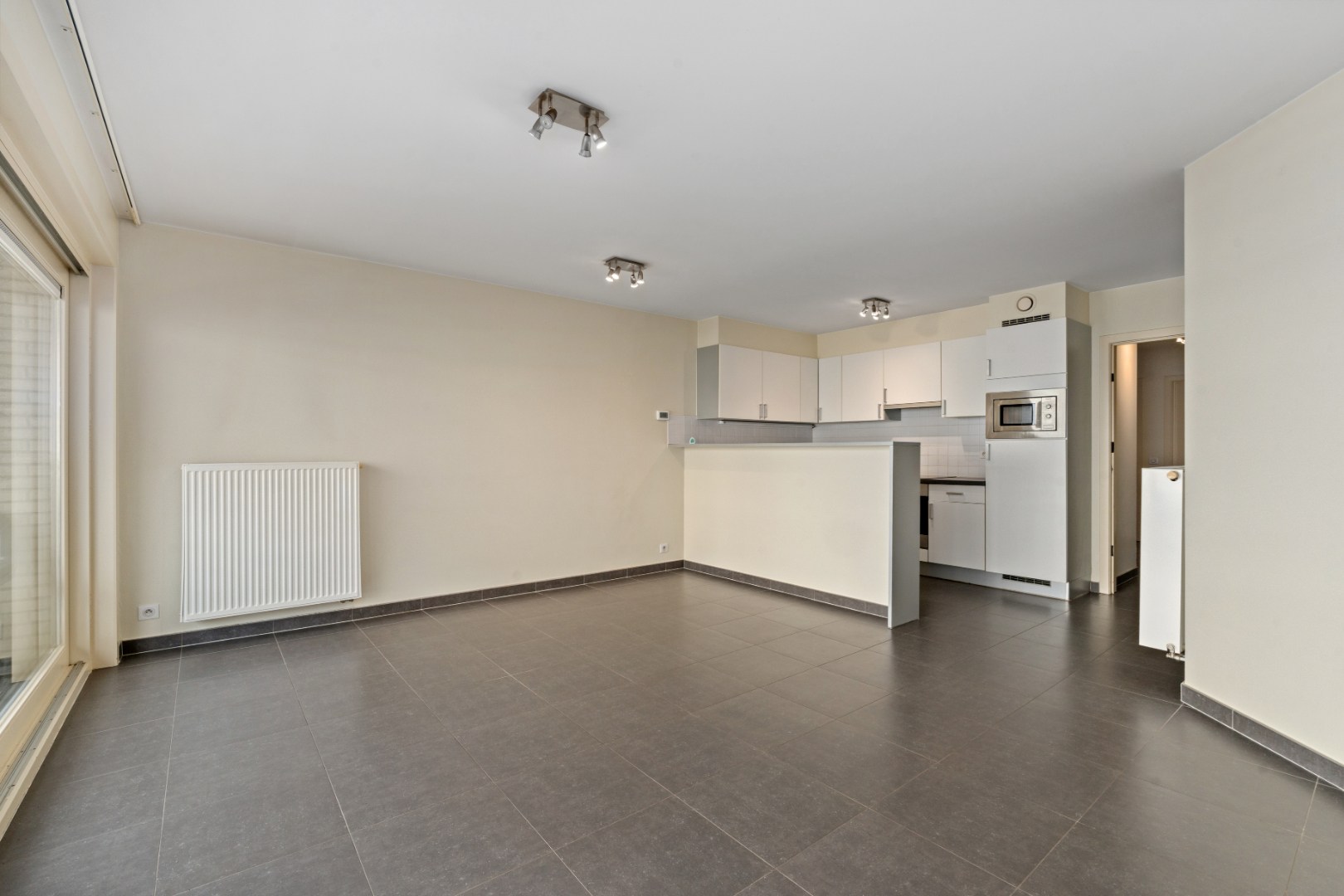 APPARTEMENT MET 2 SLAAPKAMERS EN ZEEZICHT TE KOKSIJDE - foto 3