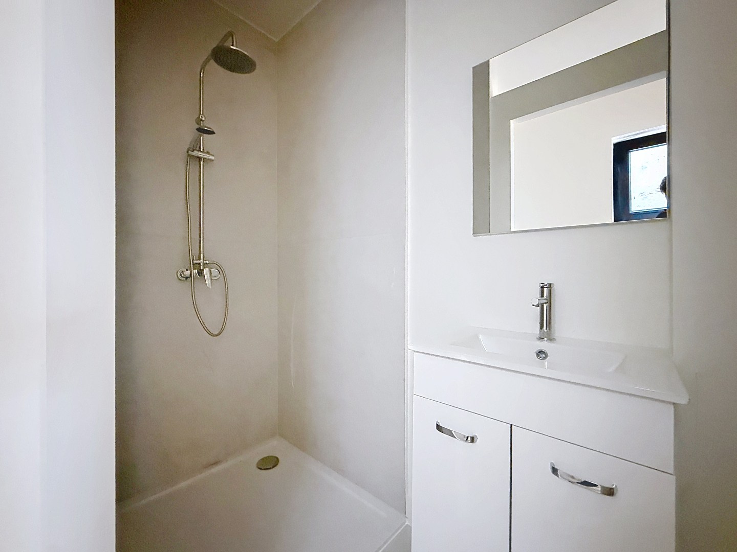 Instapklaar éénslaapkamerappartement met koer! - foto 5