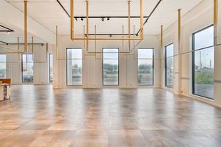 Vous recherchez une propriété qui impressionne ? C'est exactement ce que propose ce bâtiment commercial récemment rénové à Middelkerke, situé sur...