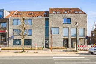 Ruime kantoren van ongeveer 256 m² met 5 parkeerplaatsen te koop, met een comfortabele en lichtrijke werkomgeving. De indeling maakt het mogelijk...