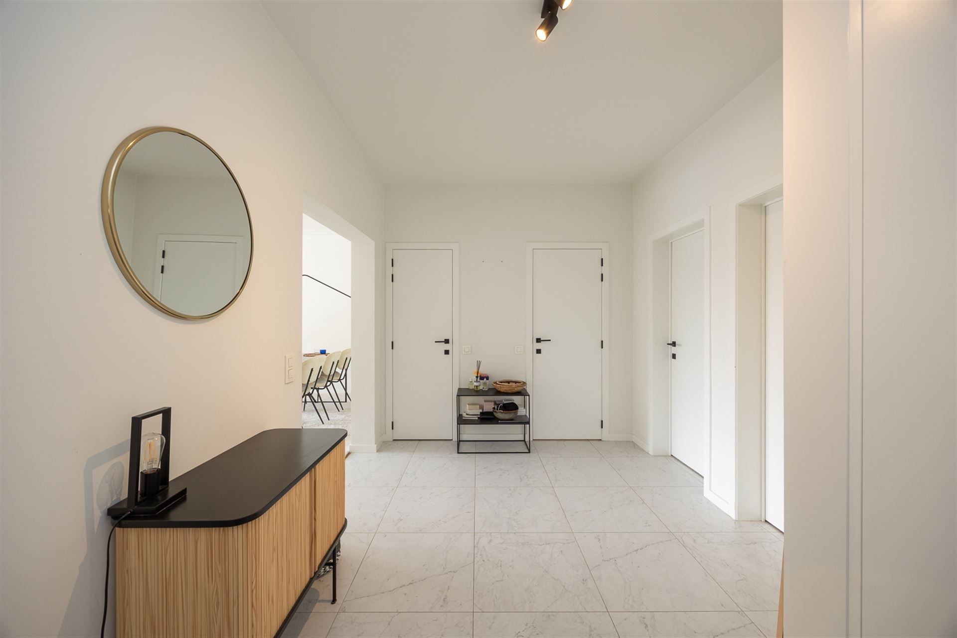  Stijlvol en instapklaar appartement met 2 slaapkamers, terras en veel lichtinval - foto 4