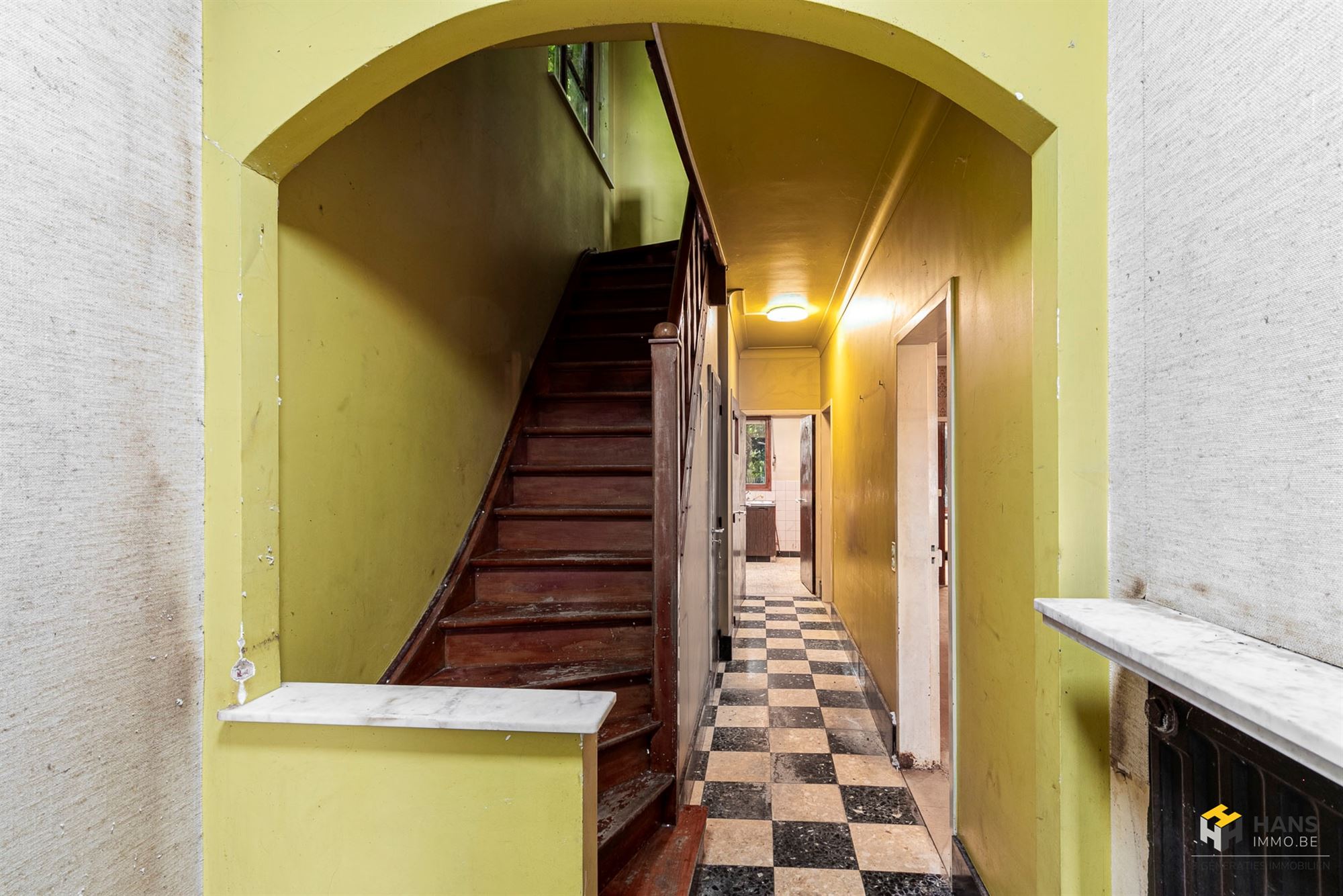 Te renoveren woning (129 m²) met 3 slaapkamers, garage en tuin (113 m²) in Wilrijk. - foto 5