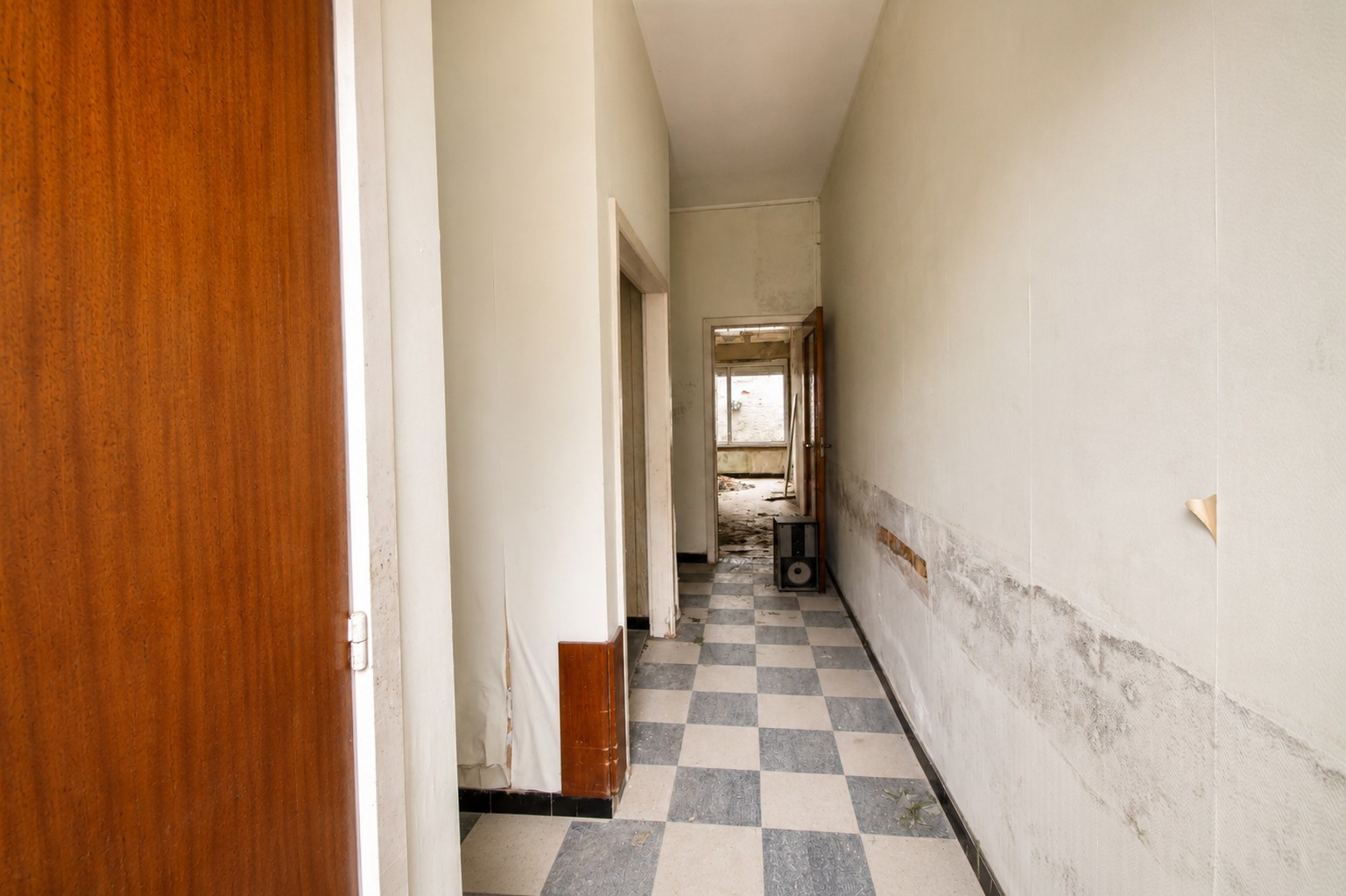 Volledig te renoveren woning met 3 slaapkamers op een toplocatie in het centrum van Sint-Niklaas! - foto 5