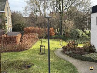 <p><span>Prachtige assistentiewoning in een zeer aangename residentie te Borgloon</span></p><p><span>met kelderberging en ondergrondse autostaanplaats.</span></p><p><span> </span></p><p><span>Omdat er een tijd komt om welverdiend te genieten, en kleine of grotere zorgen uit handen te </span></p><p><span>geven, deze prachtige assistentiewoning.</span></p><p><span> </span></p><p><span>Enkele stevige pijlers: </span></p><p><span> </span></p><p><span>- </span><span>WONEN OP EEN PRACHTIGE LOCATIE:</span></p><p><span>In deze Assistentiewoning geniet U van rust en privacy, of van het sociale contact met uw buren </span></p><p><span>waartussen U woont, zoals U dat zelf wenst en wanneer U dat wenst. </span></p><p><span>Ook de ligging wordt met zorg bepaald: in het centrum en toch in het groen. Bruisend groen!</span></p><p><span>Op wandelafstand treft u winkels, openbaar vervoer en horecagelegenheden.</span></p><p><span> </span></p><p><span>- </span><span>ZORG A LA CARTE:</span></p><p><span>Met deze assistentiewoning kiest U voor een nieuwe thuis die U in staat stelt om zo lang mogelijk </span></p><p><span>zelfstandig te wonen, met zorg op maat, afgestemd op wat U op dat moment nodig heeft.</span></p><p><span>Inclusief ondersteuning van een woonassistent, aandacht voor veiligheid en comfort, dag en nacht <br />medische bijstand. </span></p><p><span> </span></p><p><span>- </span><span>WAT IS O.A. INBEGREPEN IN DE PRIJS?</span></p><ul><li><span>Genot van de assistentiewoning;</span></li><li><span>Ondersteuning door de woonassistent;</span></li><li><span>Onderhoud van de gemeenschappelijke ruimte;</span></li><li><span>Onthaaldiensten;</span></li><li><span>24/24 permanentie via het noodoproepsysteem;</span></li><li><span>Noodinterventies,</span></li><li><span>Wegbrengen van huisvuil;</span></li><li><span>Activiteiten;</span></li><li><span>Noodoproepsysteem;</span></li><li><span>Onderhoud tuin;</span></li><li><span>Opschilderwerken na vertrek.</span></li></ul><p><span> </span></p><p><span>- </span><span>INDELING</span></p><p><span>Inkomhal, Badkamer, Slaapkamer, Leefruimte met open keuken, Berging, Kelderberging, </span></p><p><span>ondergrondse autostaanplaats</span></p><p><span> </span></p><p><span>Prijszetting per dag<br /></span><span>Woon component: 24,04 euro</span></p><p><span>Zorg/dienst component: 13,22 euro<br />= totale dagprijs van 37,26 euro - korting van 1,82 euro = 35,44 euro per dag<br /></span><span>Totale prijs per maand (31dagen) = 1098,64 euro</span></p><p><span><br /></span><span>+ huurprijs van de kelderberging: 29,18 euro per maand</span></p><p><span>   </span></p><p><span>Er is ook een mogelijkheid voor het bijhuren van een autostaanplaats (88,63 euro/maand).</span></p><p><span> </span></p><p><span>Wenst U meer informatie over deze woning of een bezichtiging?<br />Contacteer ons op 012 26 22 05 of info@hetimmohuis.be.</span><span> </span></p><p><span> </span></p><p><span> </span></p>