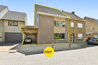 Deze gezinswoning biedt een uitstekende basis voor wie op zoek is naar een woning met ruimte, potentieel en vooral een heerlijke tuin om volop van...