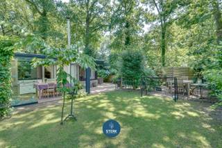 SFEERVOLLE VAKANTIEWONING IN HET GROEN TE SUNCLASS SONNEVIJVER ! <br /><br />We vinden deze vakantiewoning met een bewoonbare oppervlakte van 67 m² terug op een perceel van 4a 14ca in Rekem-Lanaken. <br /><br />Voor meer informatie, neem zeker een kijkje op onze website via de volgende link:<br />https://www.sterkvastgoedmakelaars.be/detail/te-koop-vakantiewoning-andere-lanaken/7594199?dosearch=True&amp;flowstatus=ForSale,ForSaleReserved,ForSaleWithBid,ToCompleteForSale,SoldUnderReserve,Sold&amp;pageindex=1&amp;pagesize=12&amp;searchpage=ForSale&amp;sortdirection=DESC&amp;sortfield=pub_flowstatus&amp;transactiontype=Sale