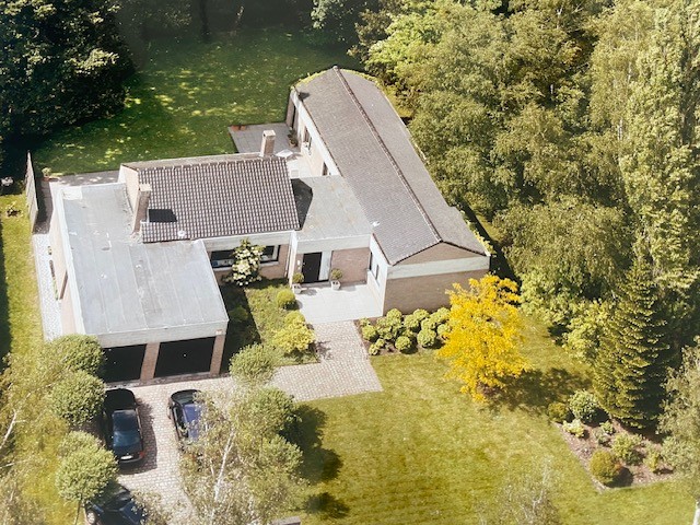 Zeldzame topligging aan natuurgebied – villa op +20 are - foto 1